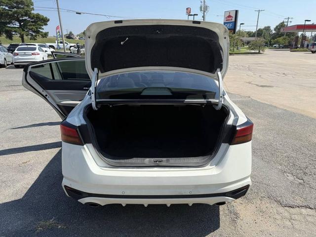 Photo of 2019 White Nissan Altima