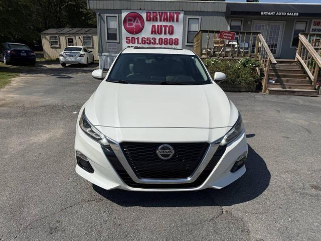 Photo of 2019 White Nissan Altima