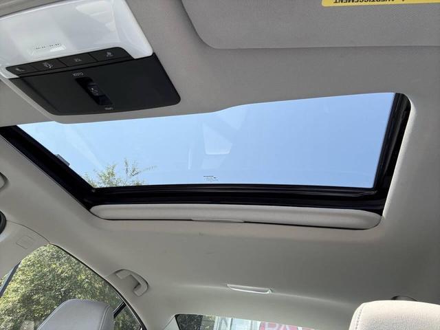 Photo of 2019 White Nissan Altima