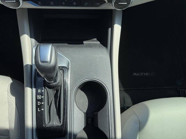 Photo of 2019 White Nissan Altima