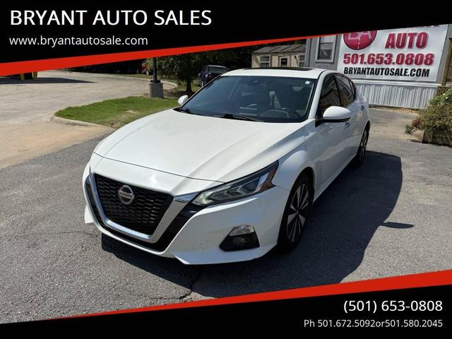 Photo of 2019 White Nissan Altima