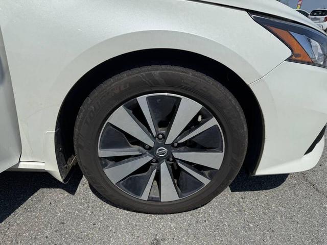 Photo of 2019 White Nissan Altima