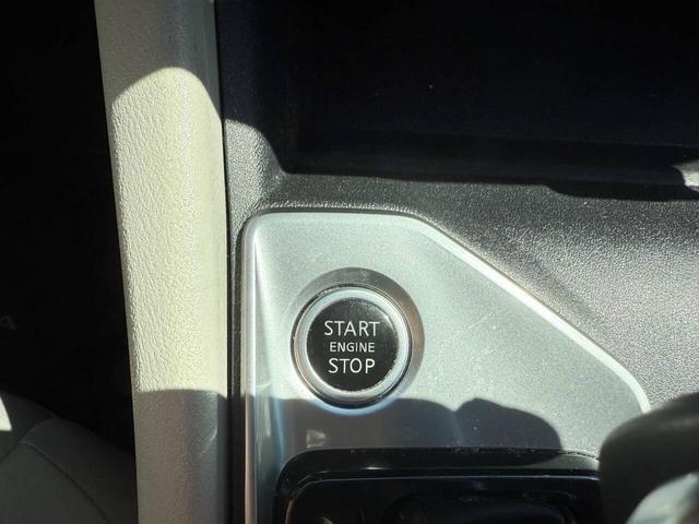 Photo of 2019 White Nissan Altima