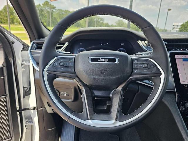 Photo of 2024 Bright White Clearcoat Jeep Grand Cherokee L