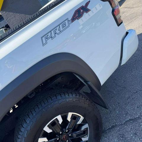 Photo of 2023 White Nissan Frontier