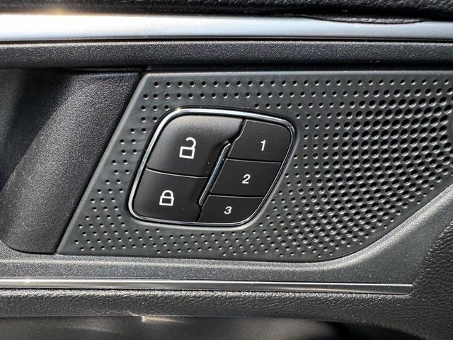 Photo of 2024 Agate Black Metallic Ford Edge