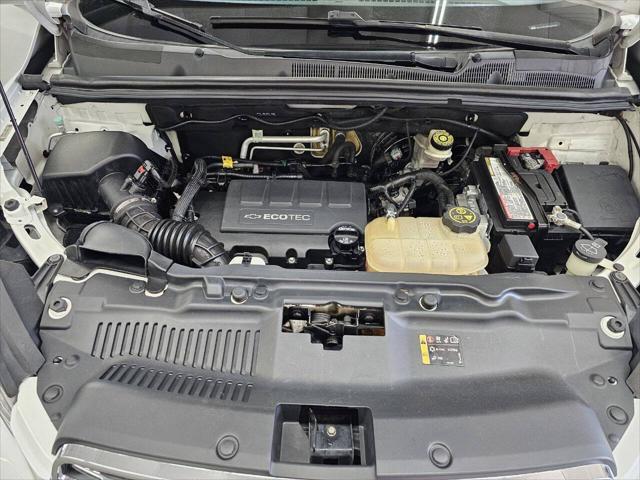 Photo of 2015 Summit White Chevrolet Trax