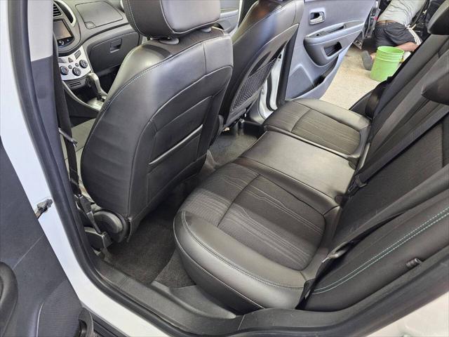 Photo of 2015 Summit White Chevrolet Trax