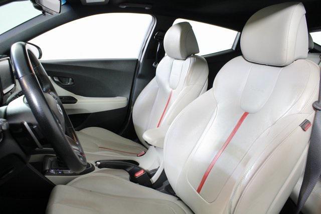 Photo of 2019 Chalk White w/Black Roof Hyundai Veloster