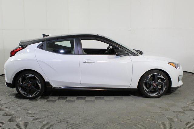 Photo of 2019 Chalk White w/Black Roof Hyundai Veloster