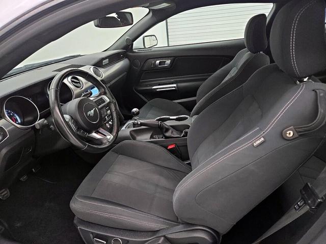 Photo of 2019 White Ford Mustang