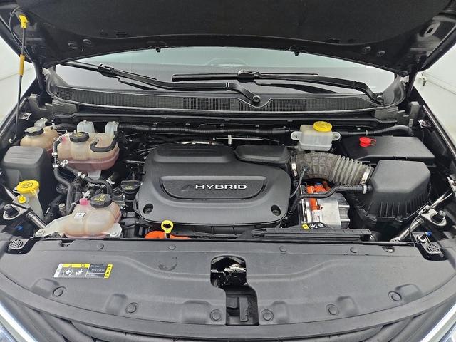 Photo of 2018 Burgundy Chrysler Pacifica Hybrid