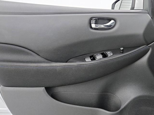 Photo of 2022 Silver Nissan Leaf