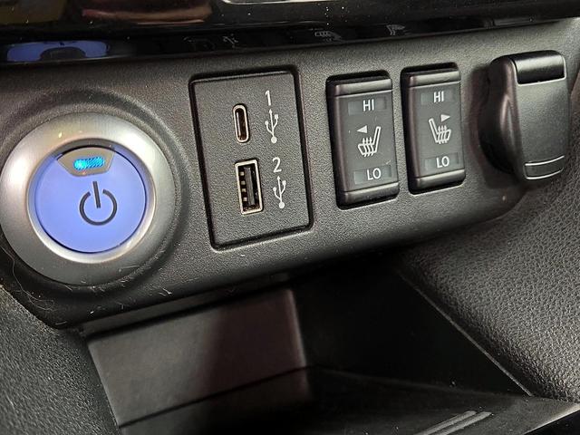 Photo of 2022 Silver Nissan Leaf