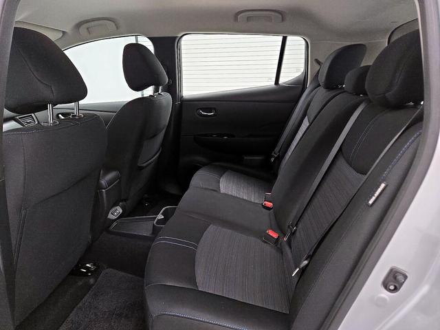Photo of 2022 Silver Nissan Leaf