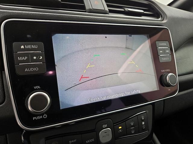 Photo of 2022 Silver Nissan Leaf