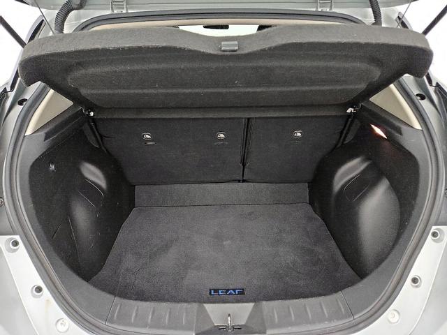 Photo of 2022 Silver Nissan Leaf