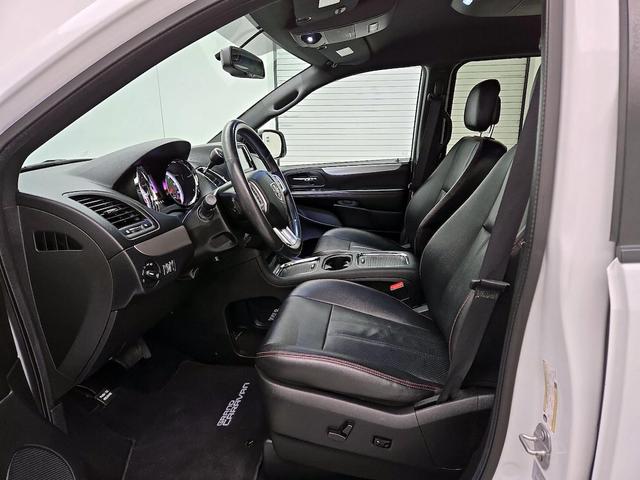 Photo of 2017 White Dodge Grand Caravan