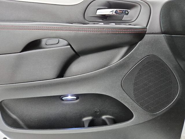 Photo of 2017 White Dodge Grand Caravan