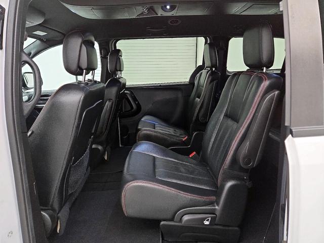 Photo of 2017 White Dodge Grand Caravan