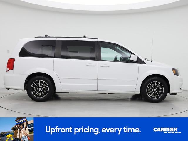 Photo of 2017 White Dodge Grand Caravan
