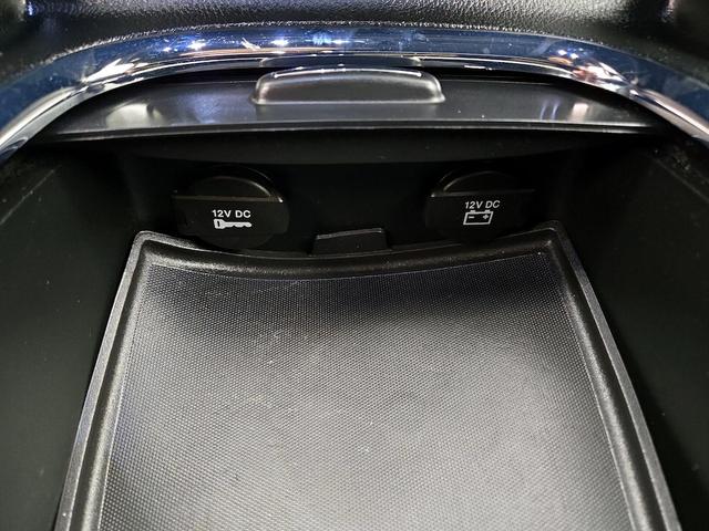 Photo of 2017 White Dodge Grand Caravan