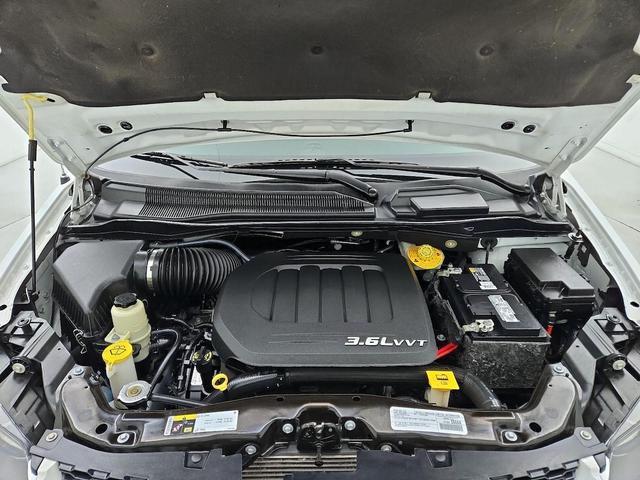 Photo of 2017 White Dodge Grand Caravan