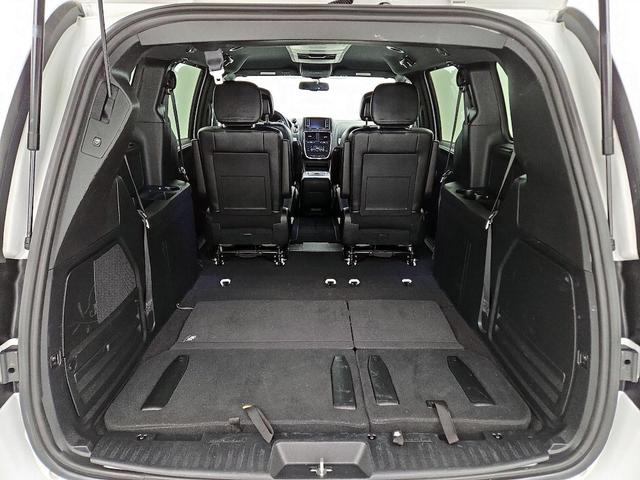 Photo of 2017 White Dodge Grand Caravan