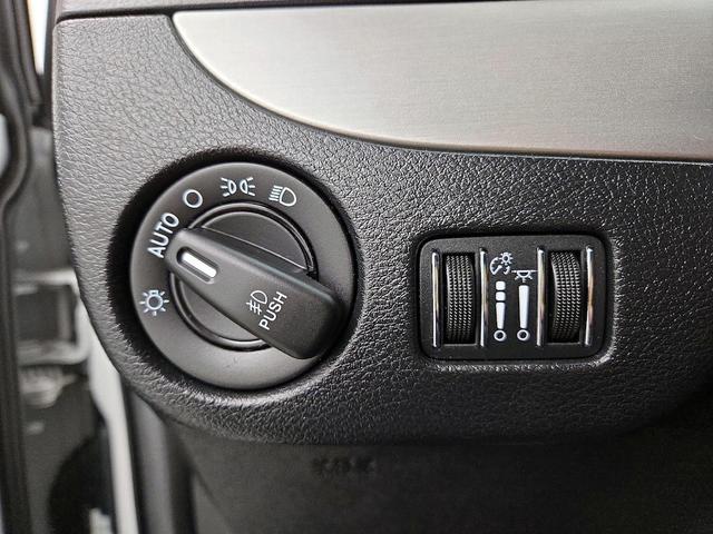 Photo of 2017 White Dodge Grand Caravan