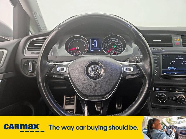 Photo of 2017 Gray Volkswagen Golf Alltrack
