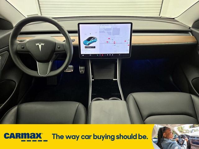 Photo of 2019 Black Tesla Model 3