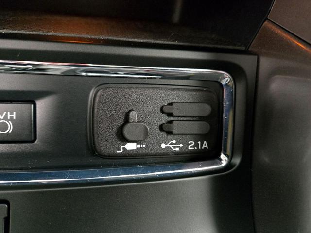 Photo of 2019 White Subaru Ascent