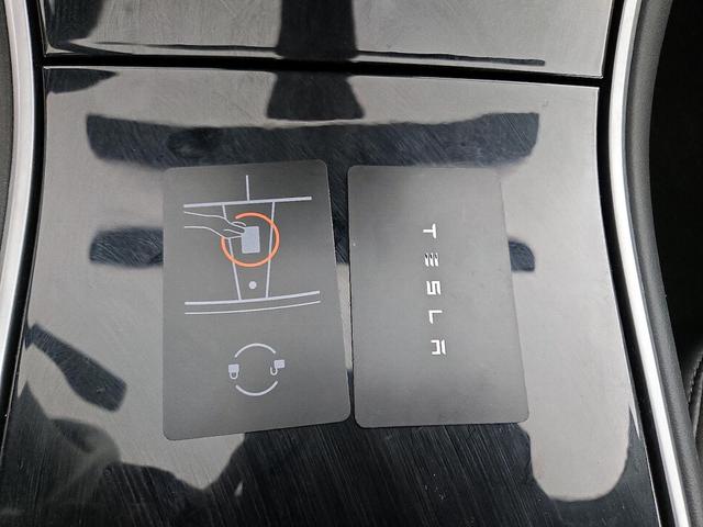 Photo of 2020 White Tesla Model 3