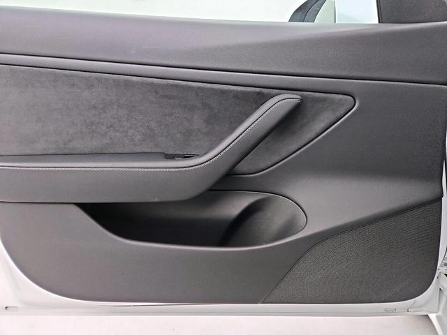 Photo of 2020 White Tesla Model 3