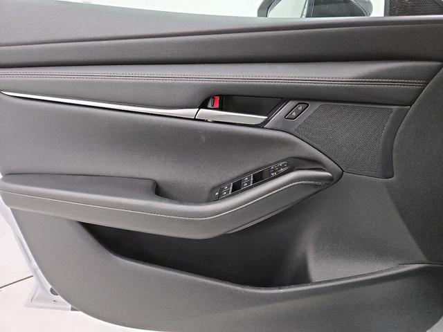 Photo of 2024 White Mazda Mazda3