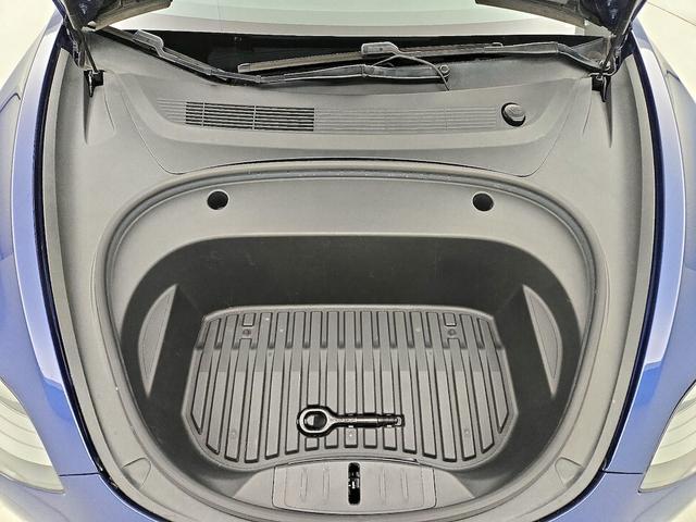 Photo of 2021 Blue Tesla Model 3