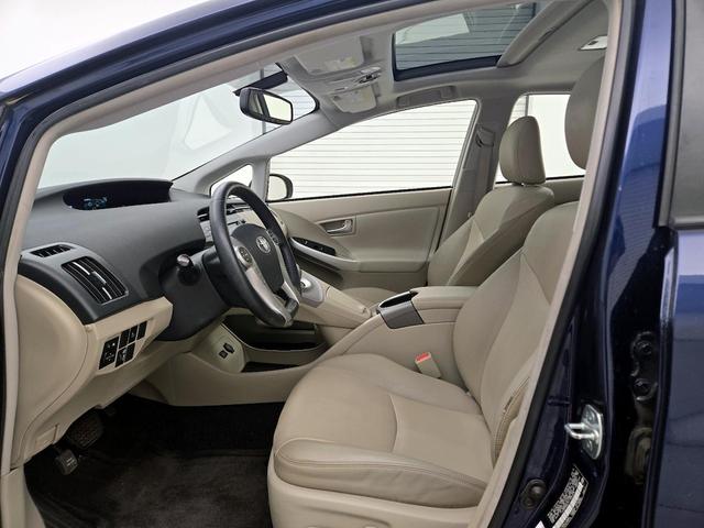 Photo of 2015 Blue Toyota Prius