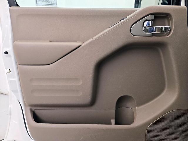 Photo of 2017 White Nissan Frontier