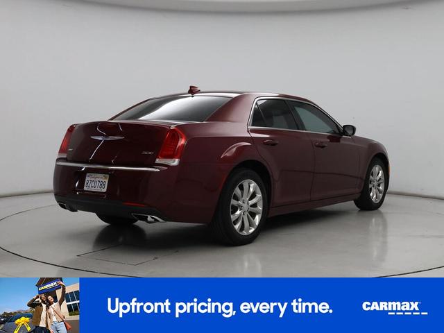 Photo of 2019 Red Chrysler 300