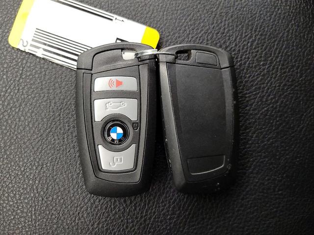 Photo of 2018 Black BMW 320