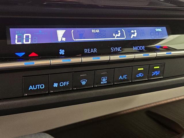 Photo of 2021 Gray Toyota Sienna
