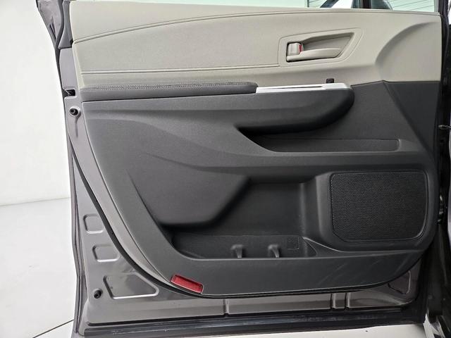 Photo of 2021 Gray Toyota Sienna