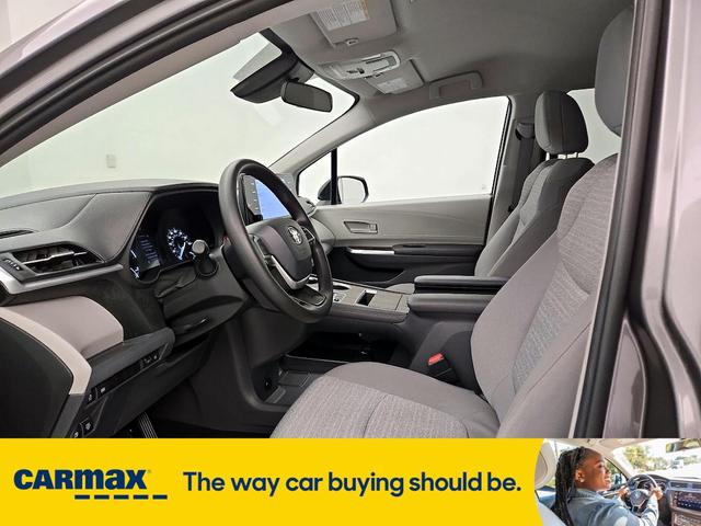 Photo of 2021 Gray Toyota Sienna