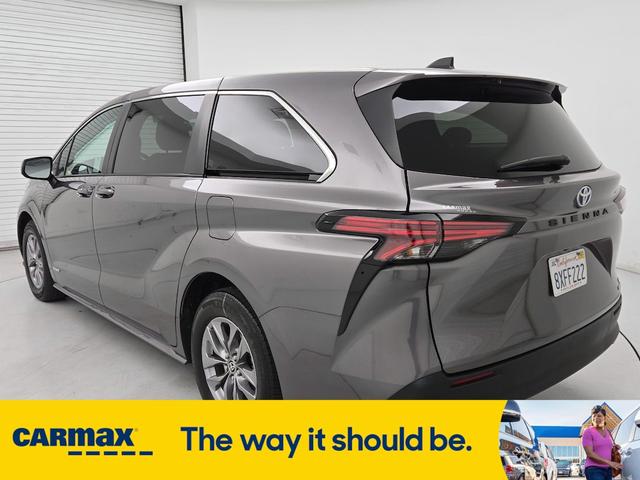 Photo of 2021 Gray Toyota Sienna