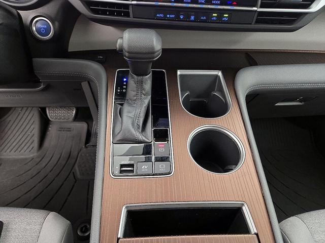 Photo of 2021 Gray Toyota Sienna