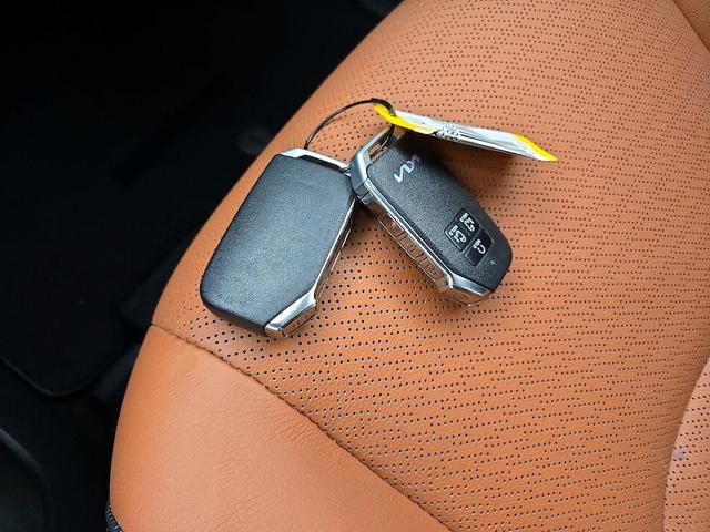 Photo of 2022 White Kia Carnival