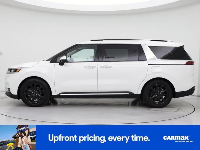 Photo of 2022 White Kia Carnival