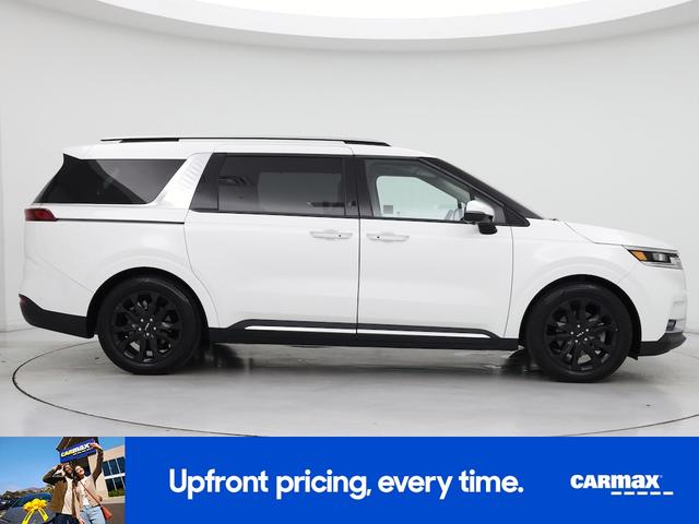 Photo of 2022 White Kia Carnival