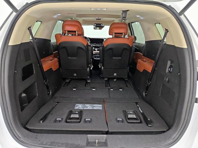 Photo of 2022 White Kia Carnival