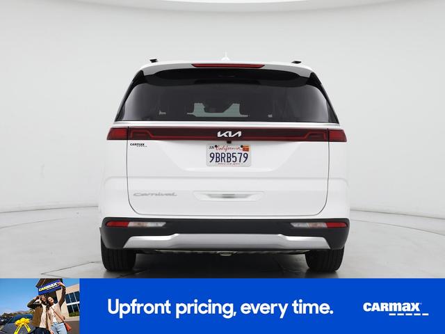 Photo of 2022 White Kia Carnival
